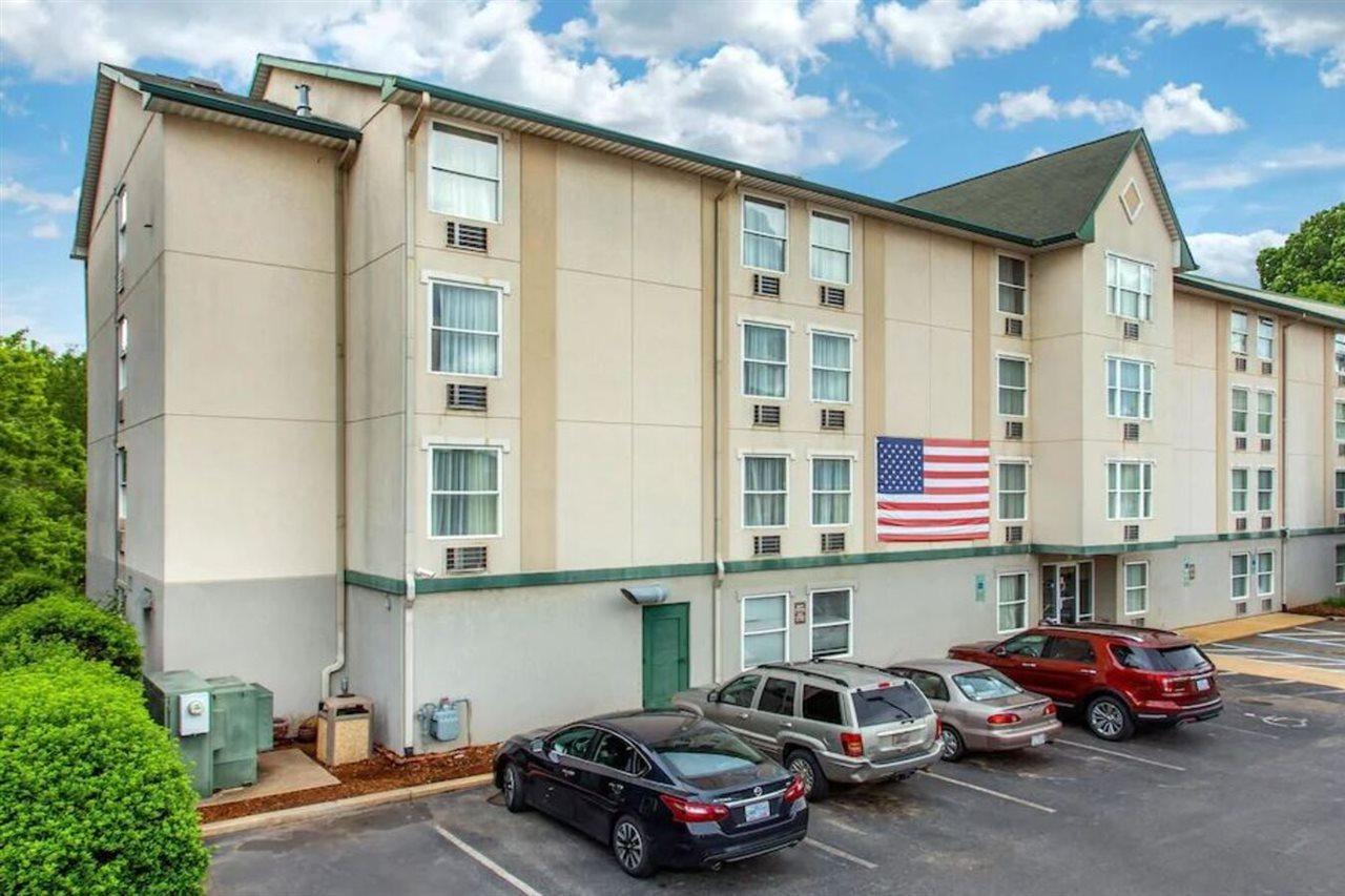 Rodeway Inn & Suites Near Outlet Mall - Asheville Eksteriør bilde