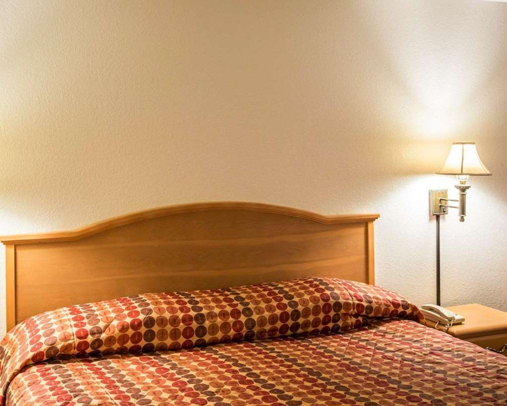 Rodeway Inn & Suites Near Outlet Mall - Asheville Rom bilde